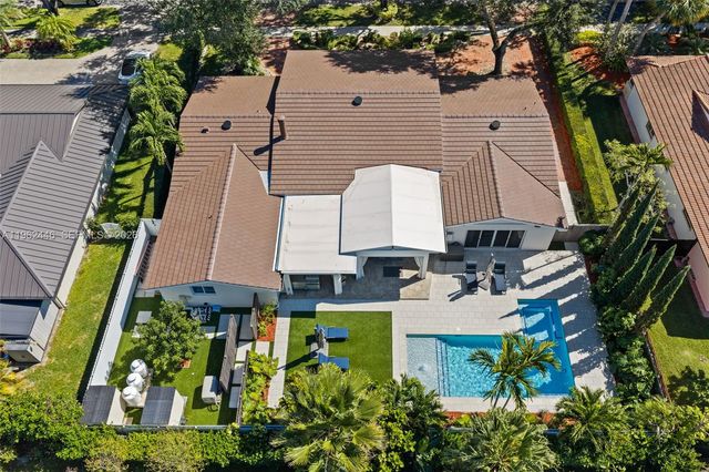 16140 Aberdeen Way, Miami Lakes, FL 33014