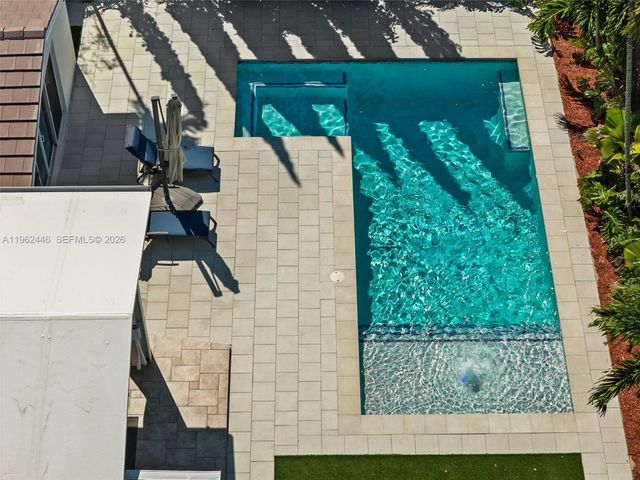 16140 Aberdeen Way, Miami Lakes, FL 33014