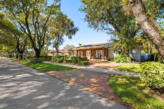 16140 Aberdeen Way, Miami Lakes, FL 33014