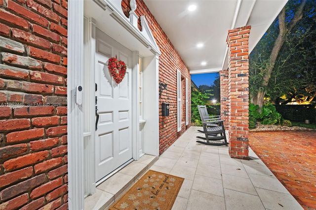 16140 Aberdeen Way, Miami Lakes, FL 33014