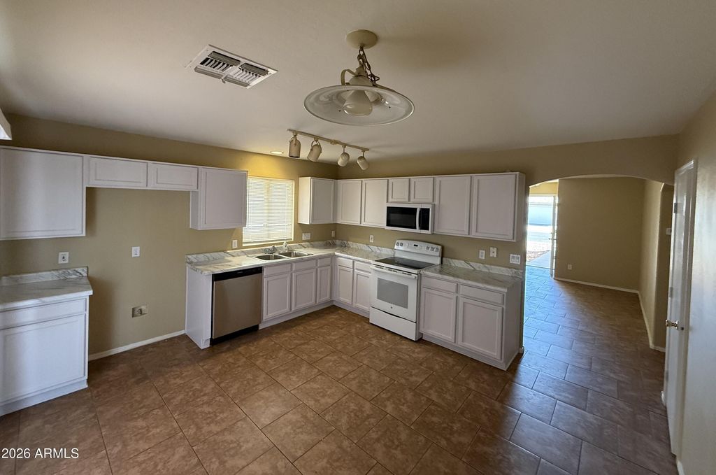 11246 W SELLS Drive, Phoenix, AZ 85037 — photo 3