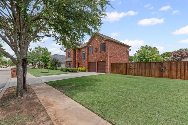 332 Carriage Lane, Saginaw, TX 76179