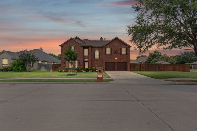 332 Carriage Lane, Saginaw, TX 76179