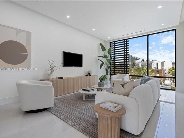 4008 NE 167th St 6, North Miami Beach, FL 33160