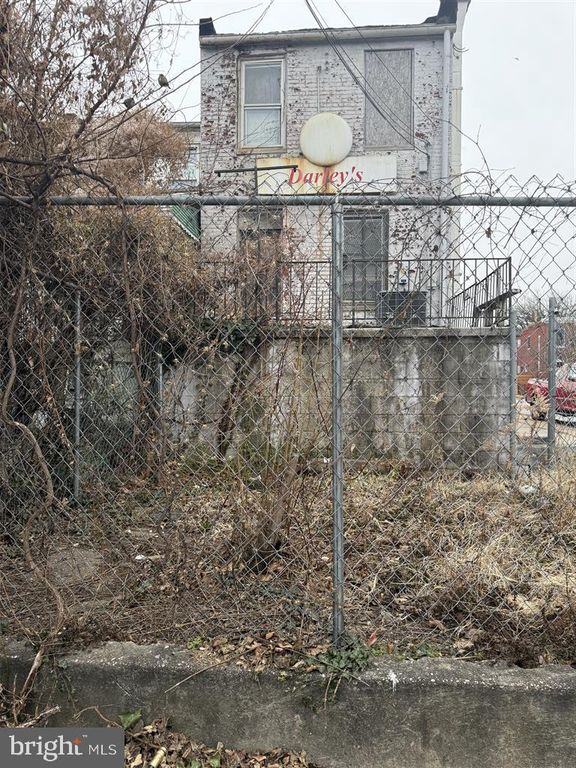 Image 5 of property listing at 1100 DARLEY AVE, Baltimore, MD 21218