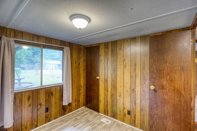 1061 Northfork Dr, W, Ashland City, TN 37015