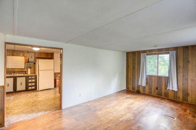 1061 Northfork Dr, W, Ashland City, TN 37015