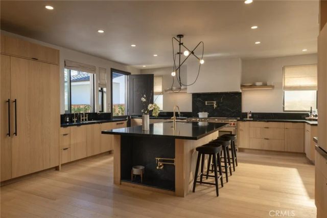 2212 Cliff Drive, Newport Beach, CA 92663