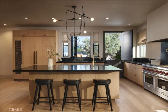 2212 Cliff Drive, Newport Beach, CA 92663