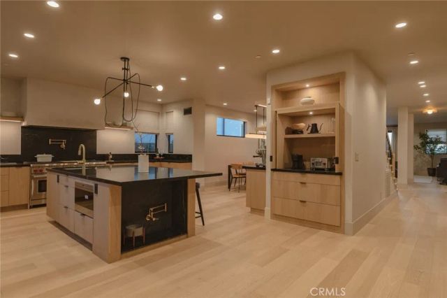 2212 Cliff Drive, Newport Beach, CA 92663