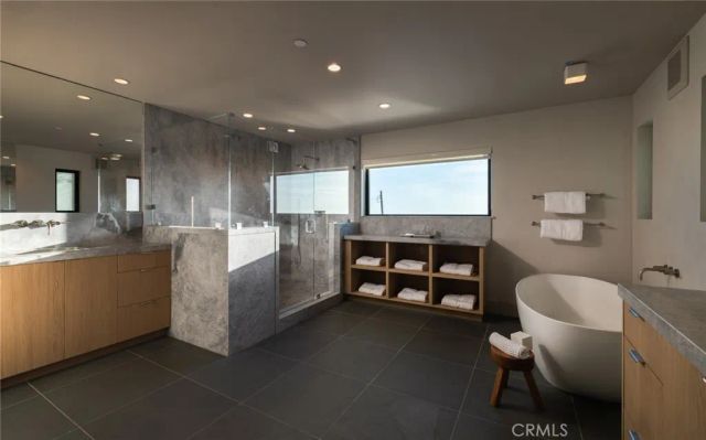 2212 Cliff Drive, Newport Beach, CA 92663