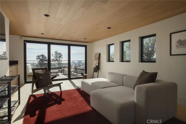 2212 Cliff Drive, Newport Beach, CA 92663