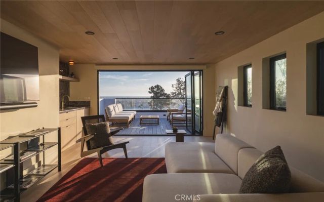 2212 Cliff Drive, Newport Beach, CA 92663