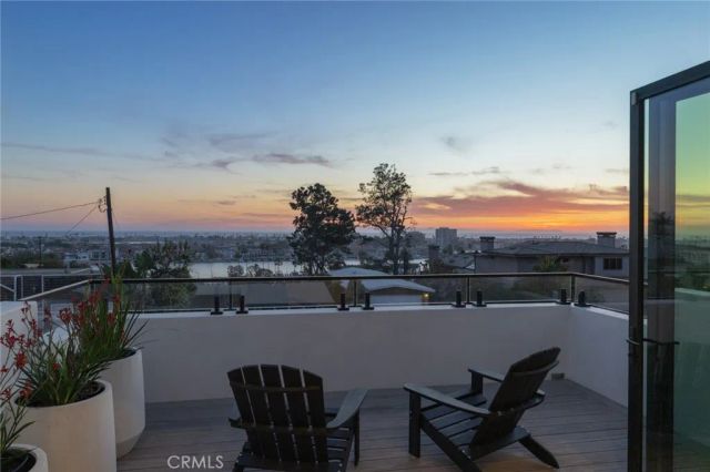 2212 Cliff Drive, Newport Beach, CA 92663