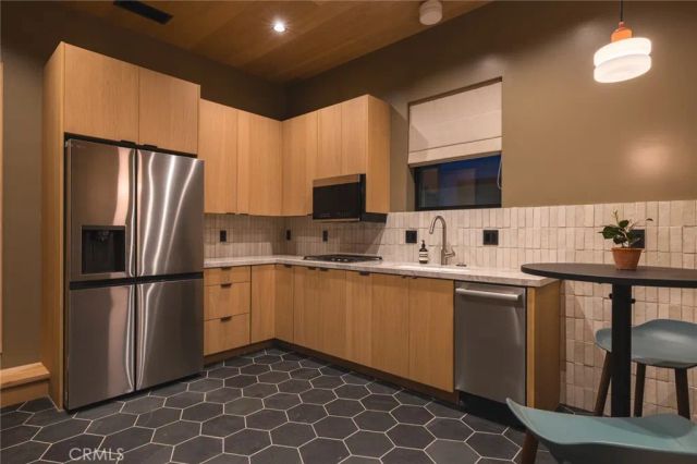 2212 Cliff Drive, Newport Beach, CA 92663