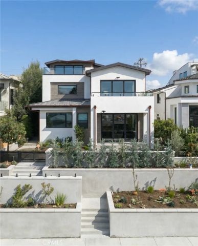 2212 Cliff Drive, Newport Beach, CA 92663