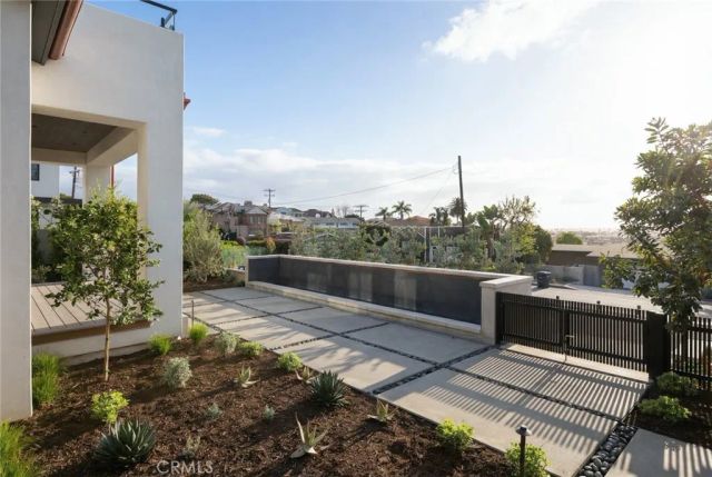 2212 Cliff Drive, Newport Beach, CA 92663