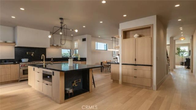 2212 Cliff Drive, Newport Beach, CA 92663