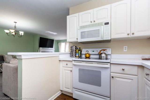 25508 Saint James, Southfield, MI 48075