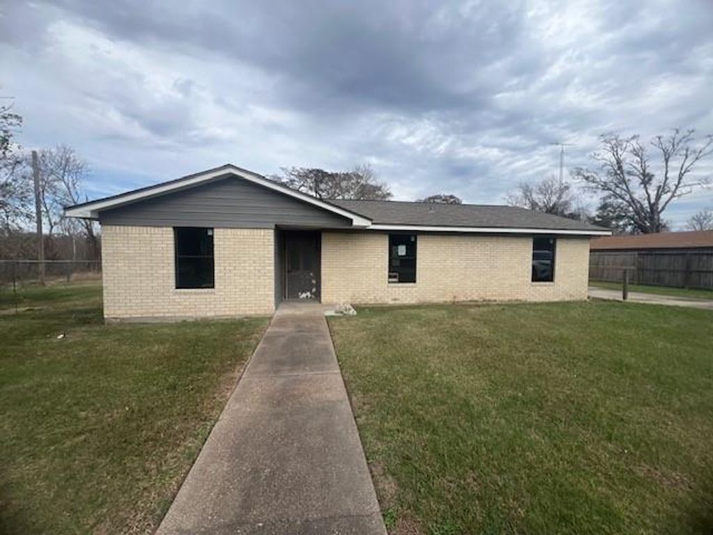 1313 Cos Street, Liberty, TX 77575