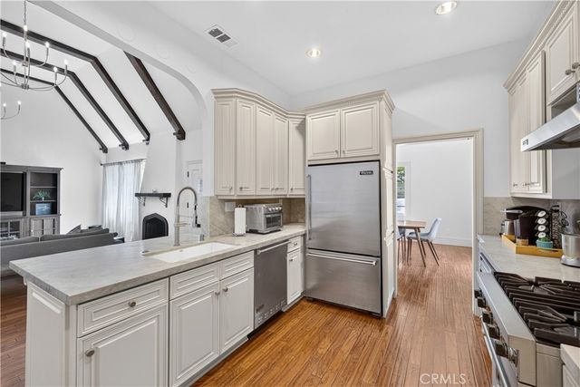 515 N Crescent Heights, Los Angeles, CA 90048