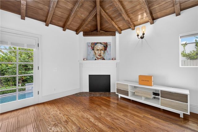 515 N Crescent Heights, Los Angeles, CA 90048