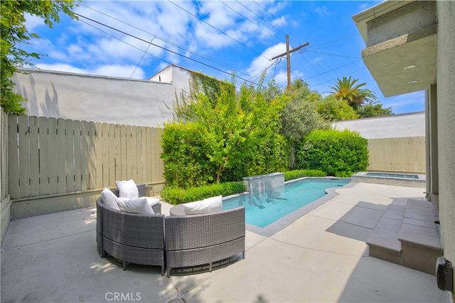 515 N Crescent Heights, Los Angeles, CA 90048