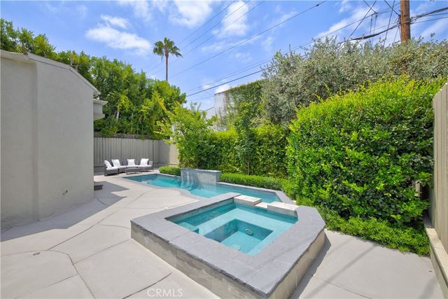 515 N Crescent Heights, Los Angeles, CA 90048