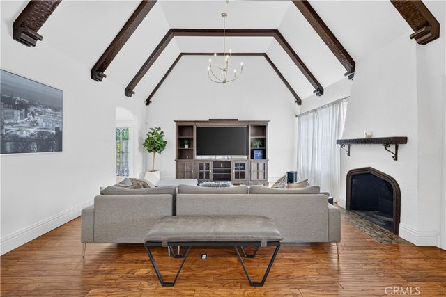 515 N Crescent Heights, Los Angeles, CA 90048