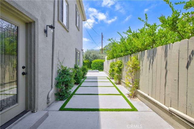 515 N Crescent Heights, Los Angeles, CA 90048