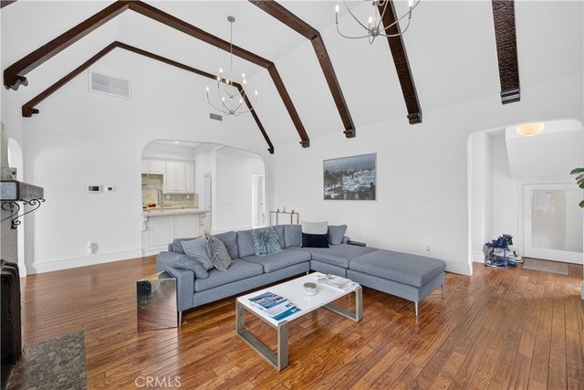 515 N Crescent Heights, Los Angeles, CA 90048