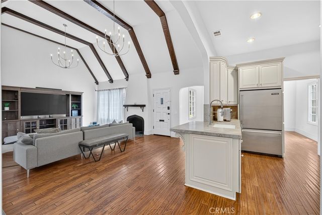 515 N Crescent Heights, Los Angeles, CA 90048