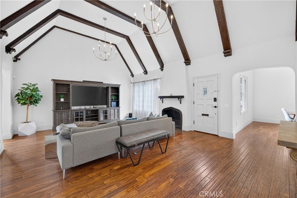 515 N Crescent Heights, Los Angeles, CA 90048