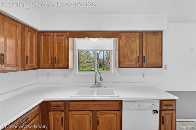 1584 Chanticlair Circle, Wixom, MI 48393