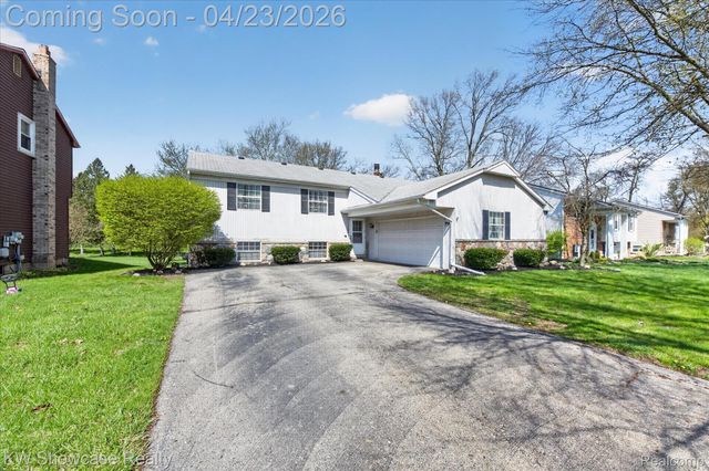 1584 Chanticlair Circle, Wixom, MI 48393
