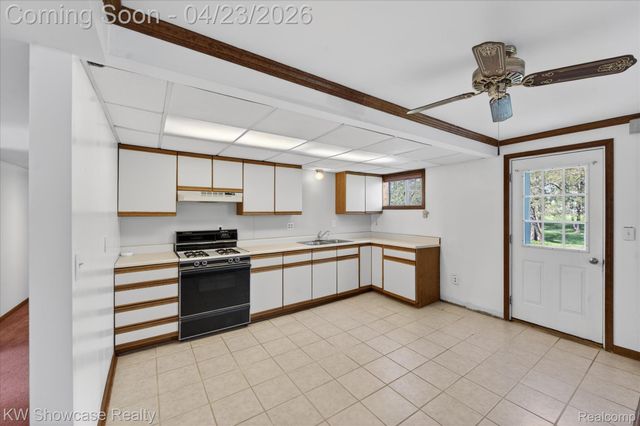 1584 Chanticlair Circle, Wixom, MI 48393