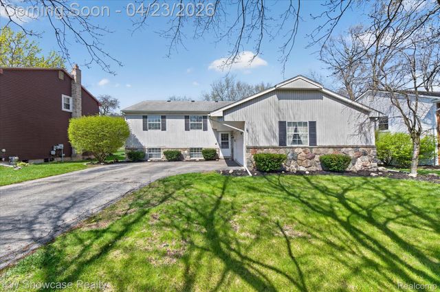 1584 Chanticlair Circle, Wixom, MI 48393