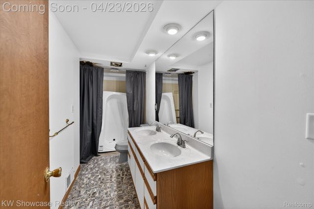 1584 Chanticlair Circle, Wixom, MI 48393