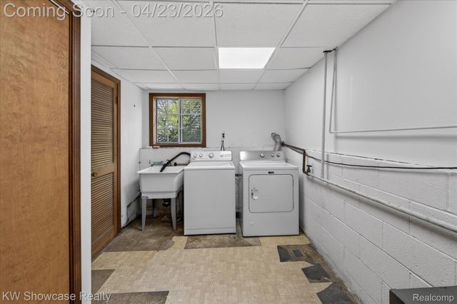 1584 Chanticlair Circle, Wixom, MI 48393