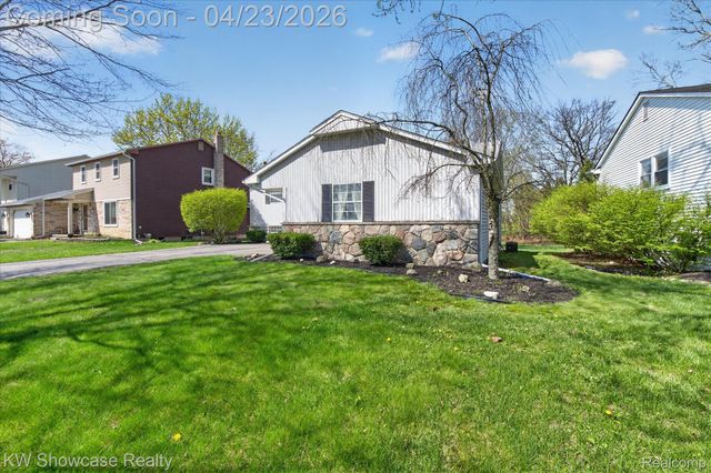 1584 Chanticlair Circle, Wixom, MI 48393