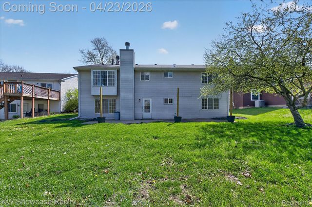 1584 Chanticlair Circle, Wixom, MI 48393