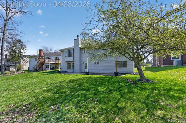 1584 Chanticlair Circle, Wixom, MI 48393