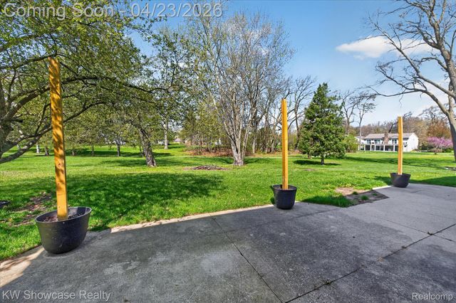 1584 Chanticlair Circle, Wixom, MI 48393