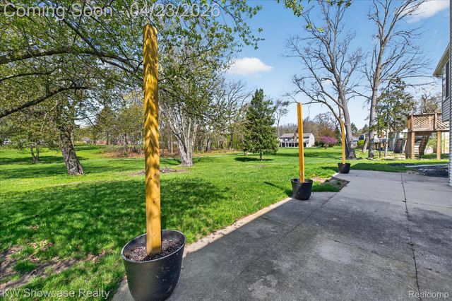 1584 Chanticlair Circle, Wixom, MI 48393