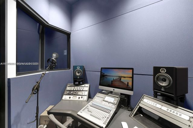 851 NE 1st Ave 1608, Miami, FL 33132