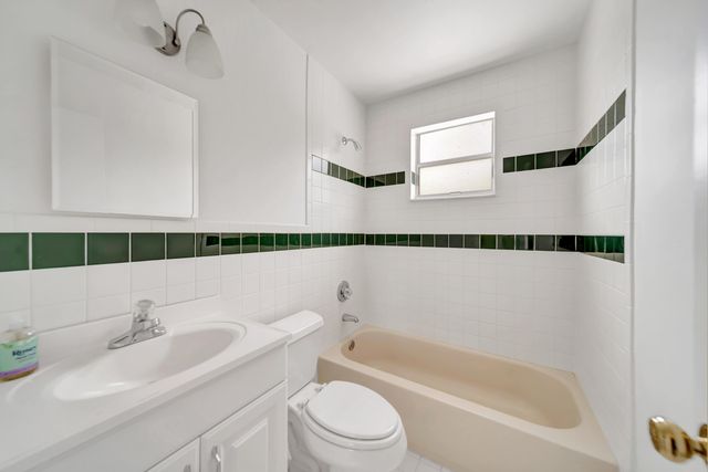 3821 NE 16th Avenue, Oakland Park, FL 33334