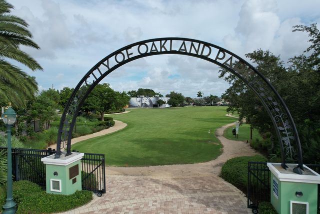 3821 NE 16th Avenue, Oakland Park, FL 33334