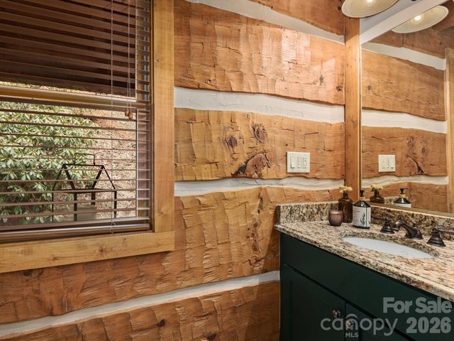 181 Grinnin Sun Road, Burnsville, NC 28714