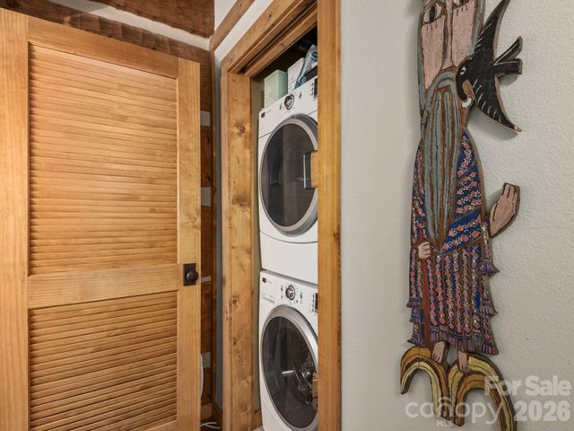 181 Grinnin Sun Road, Burnsville, NC 28714