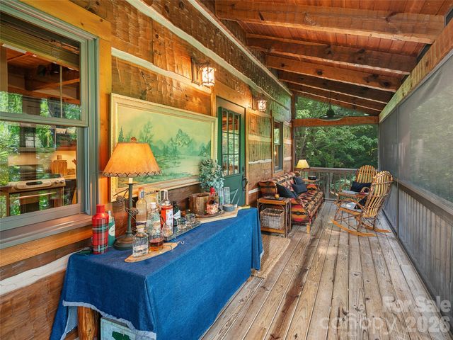 181 Grinnin Sun Road, Burnsville, NC 28714